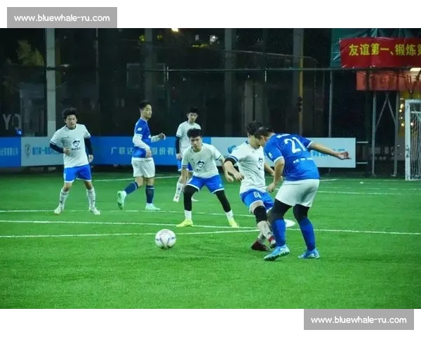 绿茵激战见证荣耀对决足球比赛掀起激情与梦想之夜巅峰强强碰撞书写历史新篇章